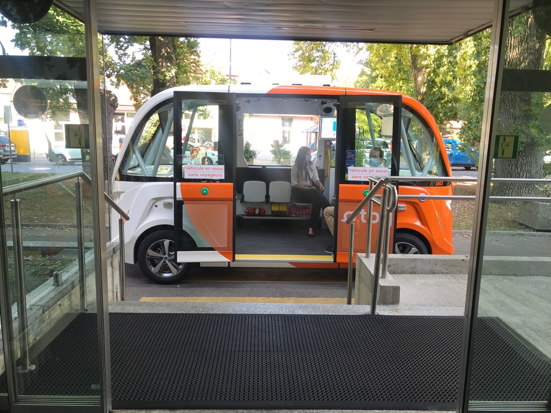 Driverless On Demand Shuttles In Training - SWI Swissinfo.ch