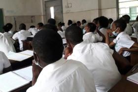 Alumnos amontonados en escuelas de Guinea Ecuatorial pese al ...