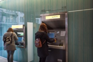 Public trust in Swiss banks soars amid pandemic 