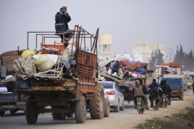 Réfugiés en Syrie fuyant en voiture