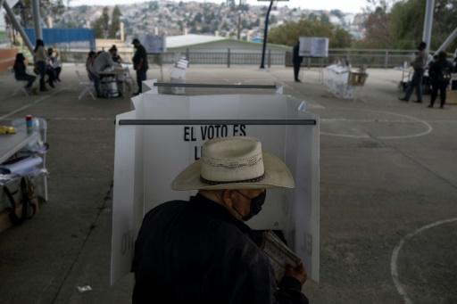 México realiza referéndum sobre juicio por soborno a expresidentes