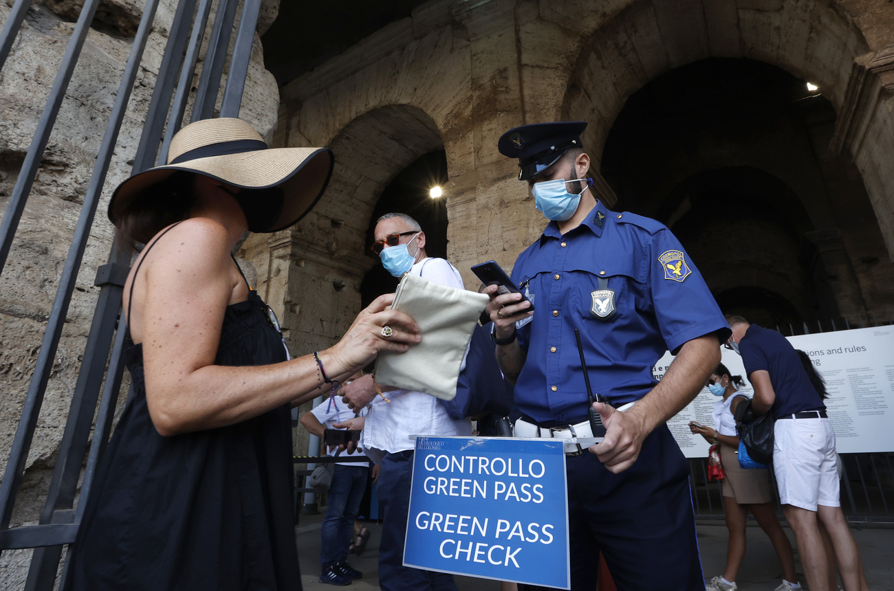 Italia, tra green pass e nuove regole per scuola e trasporti - SWI  swissinfo.ch