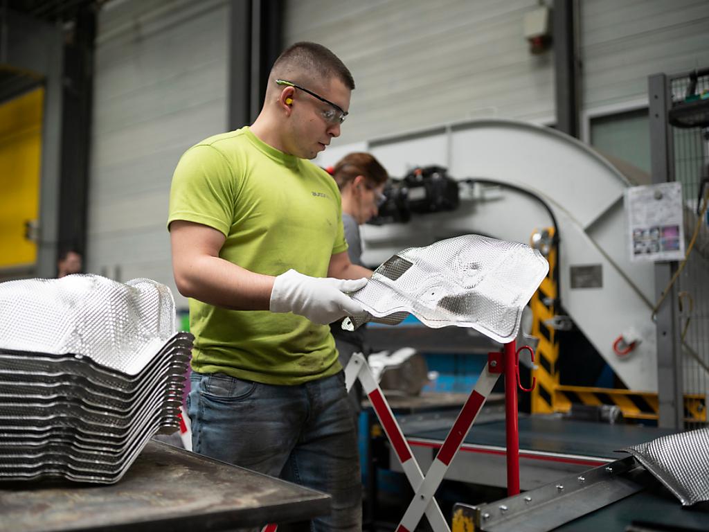 Penuria componenti, per aziende svizzere scatta il lavoro ridotto - SWI