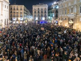 Tausende Demonstrieren In Barcelona Gegen Corona-Beschränkungen - SWI ...