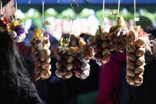 Bern ‘Zibelmärit’ festival shifts 30 tons of onions