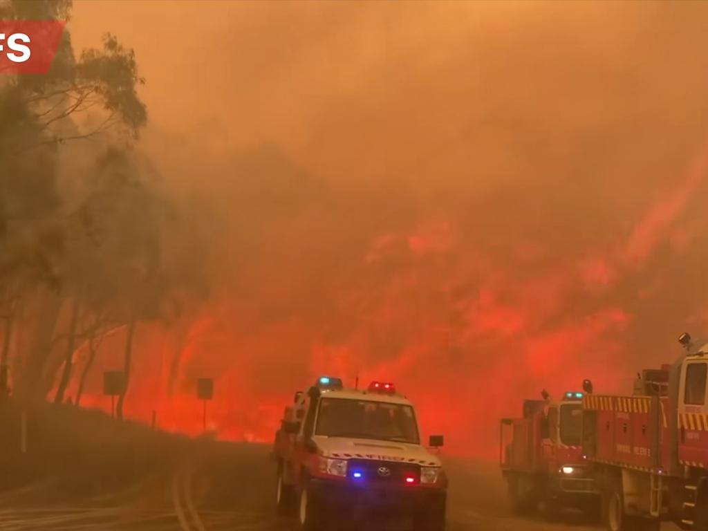 Bushfires out of control in Australia – houses damaged