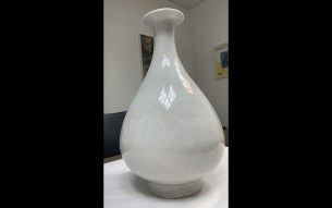Swiss and British police break up crime ring and recover Ming dynasty vase