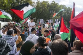 Hundreds gather in Bern to show solidarity with Palestine - SWI ...