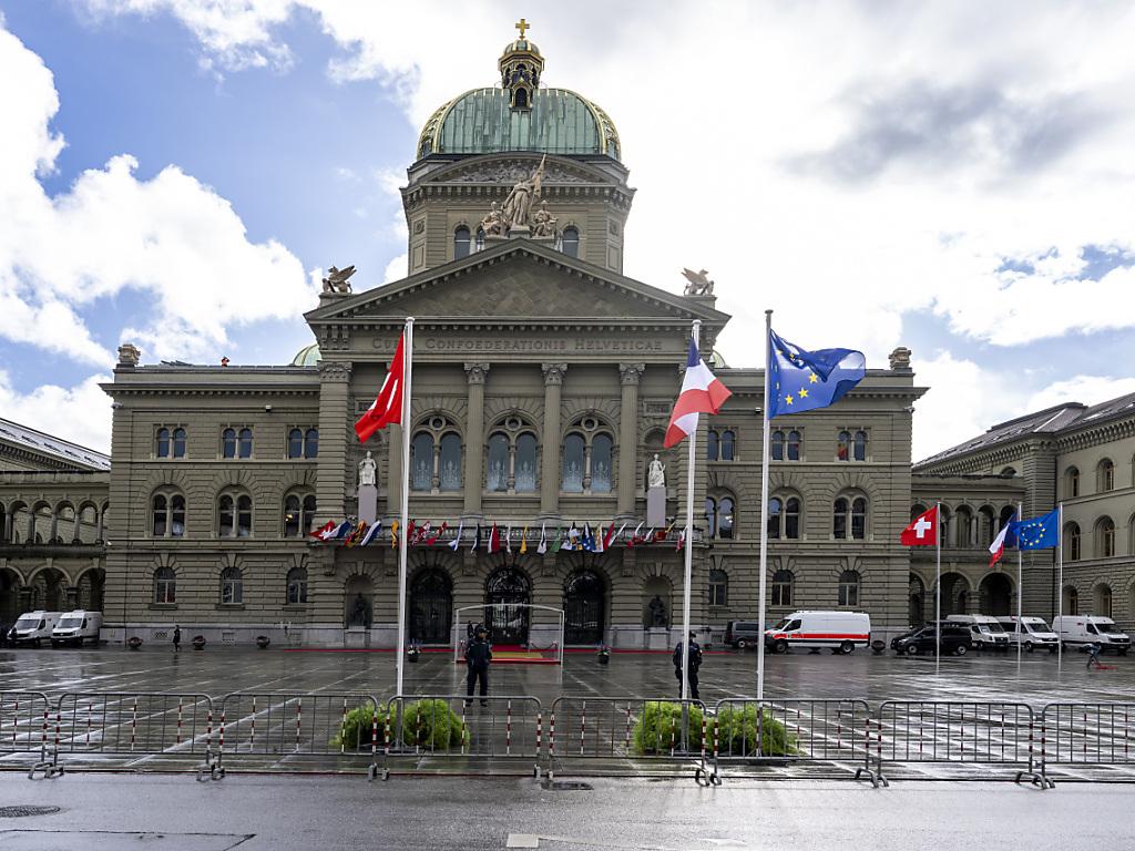 French President Emmanuel Macron Receives Warm Welcome in Bern