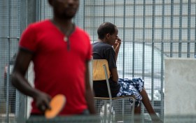 Flüchtlinge im Asylzentrum in Chiasso, Schweiz